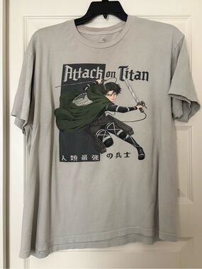 Attack on Titan Tee Crunchy-roll- Levi Light Gray with Green
